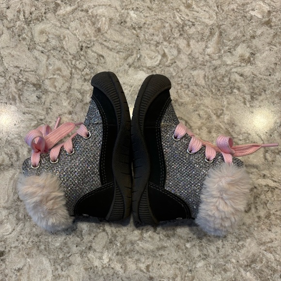 OshKosh Boots Size 5 - Picture 6 of 10